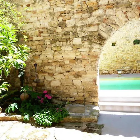 Maison D'hotes Les Remparts Bed & Breakfast