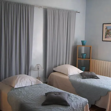Maison D'hotes Les Remparts Bed & Breakfast *